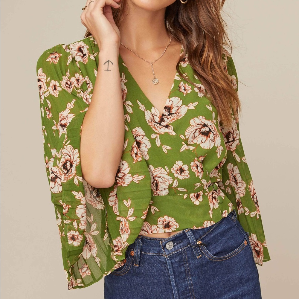 - Astr the Label green floral pleated sleeve wrap top S